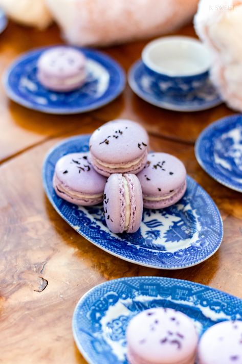 Lavender Earl Grey Macarons, Lavender Honey Macarons, Earl Gray Macarons, Earl Grey Macaron Recipe, London Fog Macarons, Lavender Macarons Recipe, Lavender Earl Grey Cookies, Tea Party Macarons, Fancy Macarons