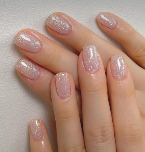 Natural Gel Nails Ideas Short Round, Short Gel Glitter Nails, Sparkly Gel Manicure, Pale Glitter Nails, Gel Nails Shimmer, Clear With Glitter Nails, Light Pink Sparkly Nails Short, Summer Shimmer Nails, Sparkly Short Nails Glitter