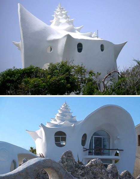 Swirling stacks of mixed stone form curved fences that reflect the organic nature of the main ‘shell house’ buildings and curvalinear window openings. Perhaps the only unfortunate parts of the design are the doors and windows, which are forced to conform to the curves around them but ultimately contain straightened elements that clash with the overall fluid forms. Crazy Houses, Shell House, Spiral Shell, Unusual Buildings, Unusual Homes, Interesting Buildings, Amazing Buildings, Organic Architecture, Beach House Design