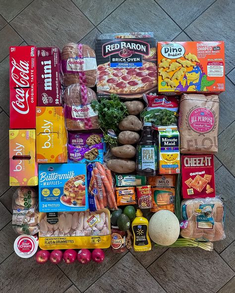 🛒 WEEKLY GROCERY HAUL + MEAL PLAN 🛒 Hi, I’m Alli and every week I share what I buy at the grocery store to feed my family of 4 for $150/week. My kids are 13 and 10, we live in San Diego and this food will feed us three meals a day for the next 7 days. This week I spent $132.12 and stayed under budget even though I did have a few unplanned items, like the wings. I didn’t need wings but this was a really great deal for 2.5 lbs. So I bought it and as soon as I got home I vacuum sealed them a... Groceries Under $100, Grocery Haul Aesthetic, Costco Grocery List, Shredded Beef For Tacos, Sticky Asian Meatballs, Crock Pot Shredded Beef, Beef For Tacos, Cucumber Rice, Salad Copycat