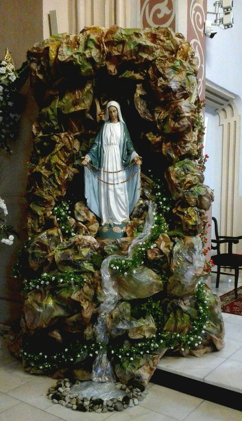 Altars Ideas, Mary Jesus Mother, Church Altar Decorations, Jesus Mother, School Gym, Mama Mary, Our Lady Of Lourdes, Home Altar, Blessed Mother Mary