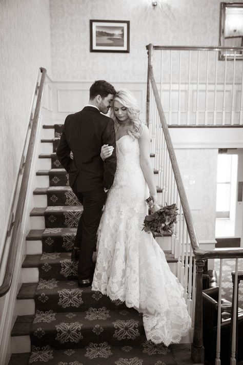 Holly Hills Country Club Wedding Photography | Modern Hollywood Glam Wedding by Pearly Kate Photography Groom Poses, Wedding Stairs, Hollywood Glam Wedding, Country Wedding Photography, Bride Groom Photos, Modern Wedding Photography, Wedding Picture Poses, Socal Wedding, Wedding Photos Poses