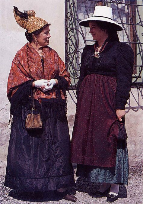 Austrian tracht is smartest in Salzburg, where these women have gathered for a special festival. The lady on the left is wearing a traditional golden bonnet. - Ethnic Dress, Frances Kennett Austrian Folk Costume, German Headdress, Austrian Clothes, Historical Textiles, European Costumes, Fantasy Universe, Bright Room, Head Dress, Female Head