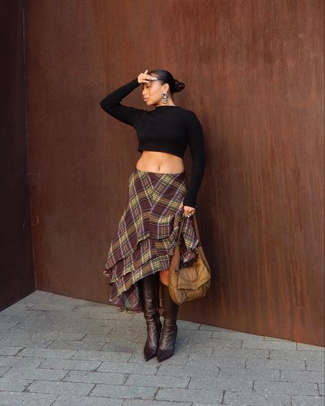 Styling Skirts For Winter, Fashion Killa Fall, Fall Outfits Night Out, Fall 24 Outfits, Fashion Inspo Outfits Fall 2024, Skirt Inspo Outfit, Fall Outfits Women 2024, 2024 Fall Outfits, Thrifted Fall Outfits