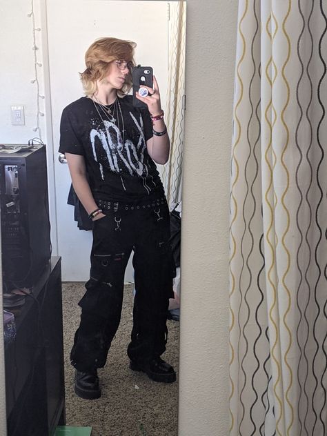 Punk Outfit Inspo Men, Masc Metal Outfits, Alt Outfits Masculine, Mall Goth Male Outfits, Black Punk Outfits Men, Metal Concert Outfit Men, Male Metalhead Outfit, Grunge Goth Outfits Male, Alternative Clothing Men