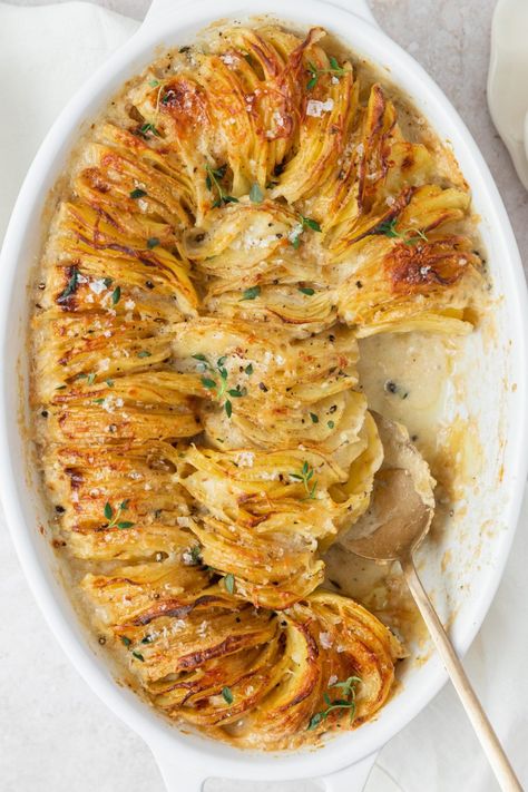 These creamy scalloped potatoes have a rich, cheesy sauce and nice crispy edges. They're the perfect side dish for any holiday meal or paired with a perfectly cooked sous vide steak! Steak Sides, Creamy Scalloped Potatoes, Scalloped Potatoes Recipe, Sous Vide Steak, Steak Side Dishes, Scalloped Potato Recipes, Thanksgiving Cooking, Thanksgiving Recipes Side Dishes, Dinner Side Dishes