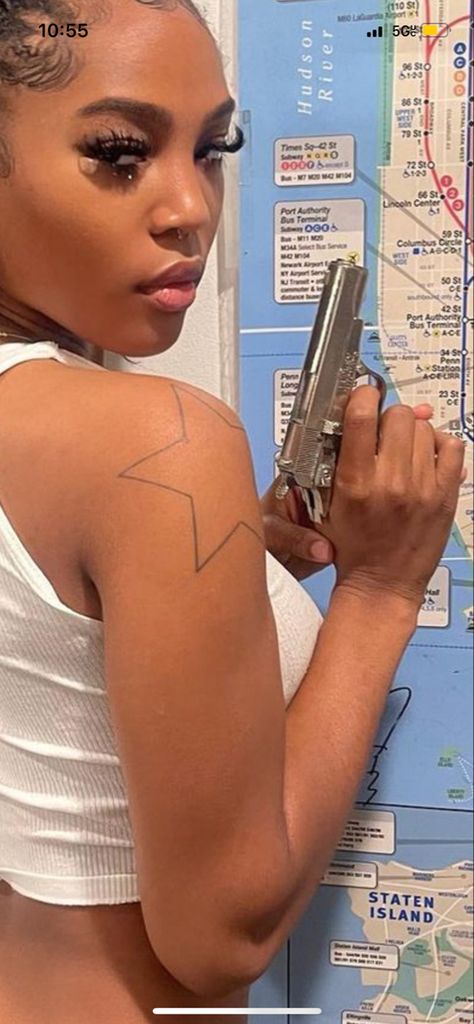 Quen Blackwell Tattoo, Prettyskinstickers Tattoo, Black Star Tattoo Soul Eater, Chest Tattoo Black Woman, Tattoo Ideas On Dark Skin, Star Tattoo Outline, Blackstar Tattoo, Star Outline Tattoo, Bad Hair Day Funny