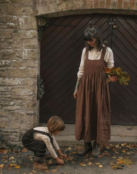 Cottagecore Thanksgiving Outfit, Winter Homestead Outfit, Crunchy Outfits Winter, Nicole Janelle, Homestead Dresses, Homestead Fashion, Fall Cottagecore Outfits, Winter Cottagecore Outfit, Farmcore Outfit