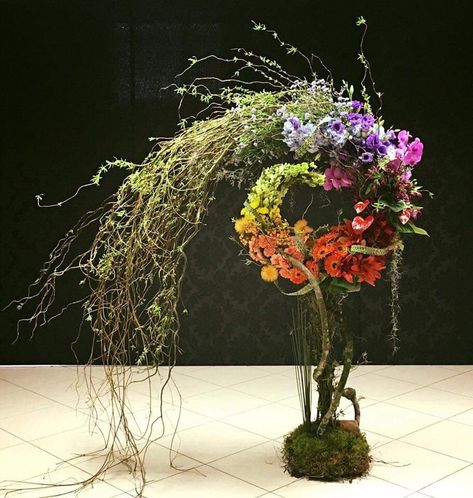 Modern Flower Arrangements Unique Floral Design, Unusual Flower Arrangements, Surreal Flowers, Contemporary Flower Arrangements, Orchid Flower Arrangements, Floral Art Arrangements, Floristry Design, Moss Decor, Unique Flower Arrangements