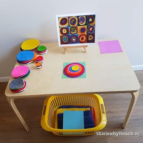 Reggio Color Provocations, Art Center Preschool, Art Provocations, Felt Circles, Reggio Inspired Classrooms, Reggio Classroom, Montessori Art, Concentric Circles, Loose Parts