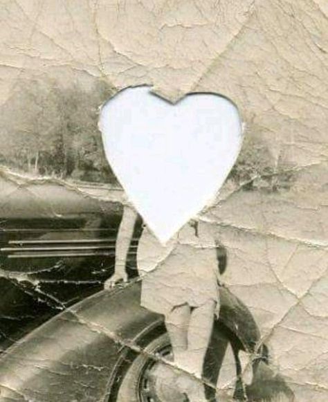 Hollywood Star, Vintage Photos, Call Of Cthulhu, Vintage Lockets, Photo Locket, Photo Heart, Heart Locket, Love You Forever, Hollywood Stars