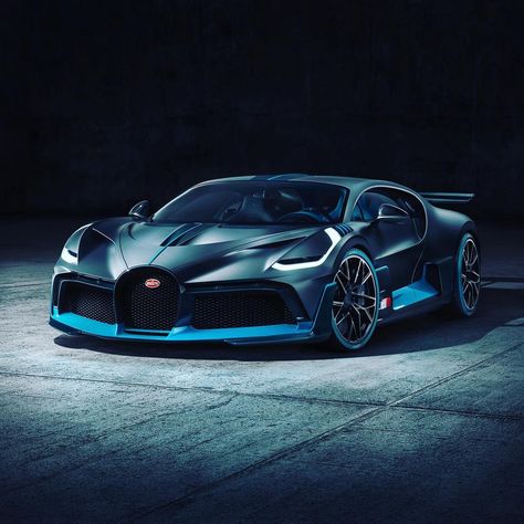 Bugatti Divo looks amazing, wonder which customer will ask us to find one of these for them 🤔 Comment👇hot or not?? #bugatti #bugattidivo… Buggati Divo, Xe Bugatti, Motor Balap, Bugatti Divo, Luxe Auto's, French Luxury Brands, Fast Sports Cars, New Sports Cars, Super Sport Cars