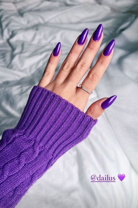 Nail Art Viola, Long Stiletto Nails, Funky Nails, Purple Nails, Mani Pedi, Stiletto Nails, Halloween Nails, Deep Purple, Nails Inspiration