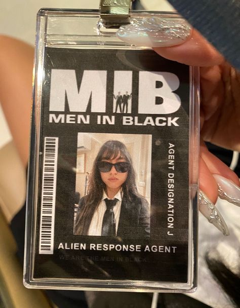 Men In Black Photoshoot Ideas, Men In Black Nails, Men In Black Name Tag, Men In Black Girls Costume, Mib Aesthetic, Nail Inspo Men, Man In Black Costume, Halloween Inspo Outfit, Halloween Costumes Man