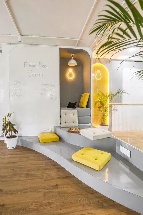 Yellow Office Interior Design, Yellow Office Design, Black And Yellow Office, Yellow Office Ideas, Blue And Yellow Interior, Office Minimalist Design, Commercial Lobby Design, Ideation Room, Absolute Collagen