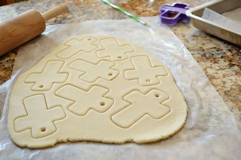 I made salt dough crosses recently in honor of Christ's sacrifice on the cross for us, and it was a really fun project to do. I thought I'd ... Cross Ornaments For Kids, Easter Crosses Crafts Diy, Clay Crosses Diy, Diy Cross Ornaments, Christian Craft Ideas, Salt Dough Crafts, Clay Cross, Salt Dough Ornaments, Cross Crafts