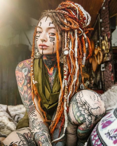 dreadlocks & dreamscapes on Instagram: “I'm pretty convinced I look like psytrance sounds 😂 also to answer the entire world's question, yes, I did get my lips done! I had 2…” Morgin Riley, Psytrance Clothing, Mundo Hippie, Dreadlocks Girl, Human Oddities, Beautiful Dreadlocks, Festival Outfits Rave, Detailed Tattoo, Wild Girl