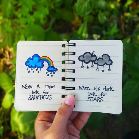 Idea Of You, Things To Draw In Diary, Mini Diary Ideas Creative, Mini Sketch Book Ideas, Simple Doodles Drawings Creative Journal Ideas, Small Journal Ideas Mini Books, Mini Diary Drawing, Small Diary Ideas Creative, Mini Diary Ideas