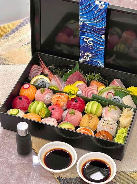 Sushi Ball, Sushi Box, Sushi Set, Healthy Food Dishes, Healthy Lifestyle Food, Yummy Comfort Food, Food Drinks Dessert, Food Display, Japan Food