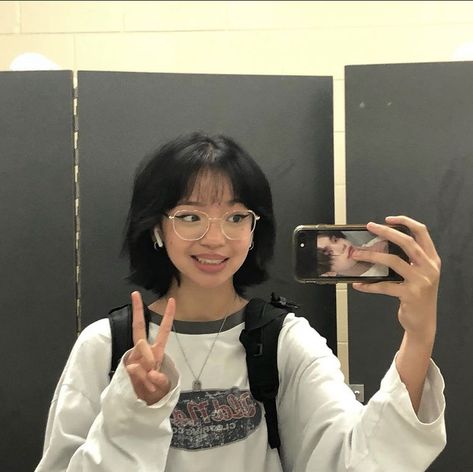 Short Hair Glasses Women, Short Hairstyle Women Asian, Short Hair With Glasses, Short Hair And Glasses, Glasses Short Hair, Short Hair Glasses, Tomboy Hairstyles, Short Brown Hair, Hair Inspiration Short