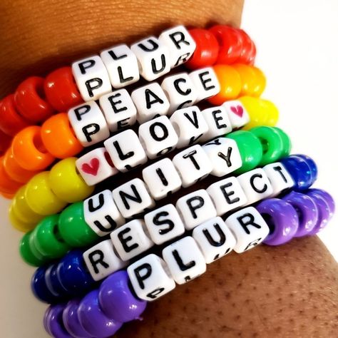 Kawaii Kandi, Rainbow Kandi, Bracelets Kandi, Bracelet Word, Beach Charm Bracelet, Diy Kandi Bracelets, Letter Bead Bracelets, Diy Kandi, Memory Wire Wrap Bracelets