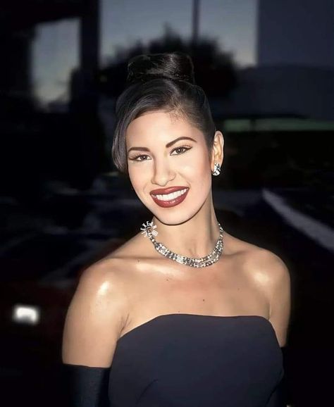 Selena Boutique, Suzette Quintanilla, Houston Astrodome, Music Documentary, Erik Estrada, Bidi Bidi Bom Bom, Chris Perez, Vibe Magazine, Selena Selena