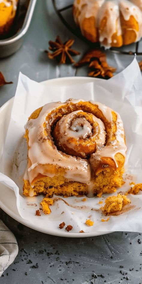 Pumpkin Cinnamon Rolls [145 Minutes] – Chasety Pumpkin Cinnamon Rolls Aesthetic, Cinnamon Rolls Autumn, Fall Food Pictures, Pumpkin Cinammon Rolls Recipes, Pumpkin Chai Cinnamon Rolls, Half Baked Harvest Cinnamon Rolls, Pumpkin Cinammon Rolls, Pumpkin Cinamonroll, Cozy Baking Aesthetic