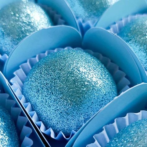 O brigadeiro Ninho Glamour é um luxo 💙💙💙 Dancing Queen, Pool Party, Frozen, Birthday, On Instagram, Quick Saves