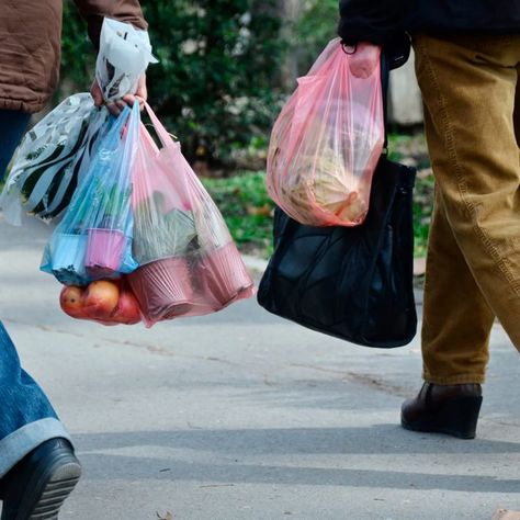 Newspaper Bags, Upcycle Plastic, Recycled Plastic Bags, Plastic Grocery Bags, Grocery Shopping Bags, Interesting Images, Ways To Recycle, Grocery Bags, Produce Bags