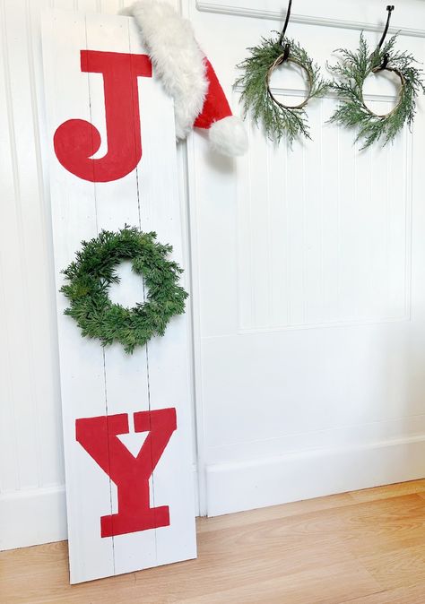 Easy DIY Christmas JOY Sign For Your Porch - My Uncommon Slice of Suburbia Christmas Joy Sign, Lawn Care Diy, Christmas Mantle Ideas, Diy Christmas Tree Decorations, Handmade Gifts Christmas, Christmas Wrapping Ideas, Christmas Home Tours, Diy Joy, Joy Sign