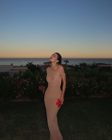 Kylie Jenner’s Newest Fashion-Filled Photo Dump Proves Bodycon Will Never Go Out of Style Kylie Jenner Summer, Kylie Jenner Beach, Thirst Trap, Kylie Jenner Instagram, Kylie Jenner Look, Kylie Jenner Makeup, Kylie Jenner Outfits, Kylie Jenner Style, Kylie Kristen Jenner