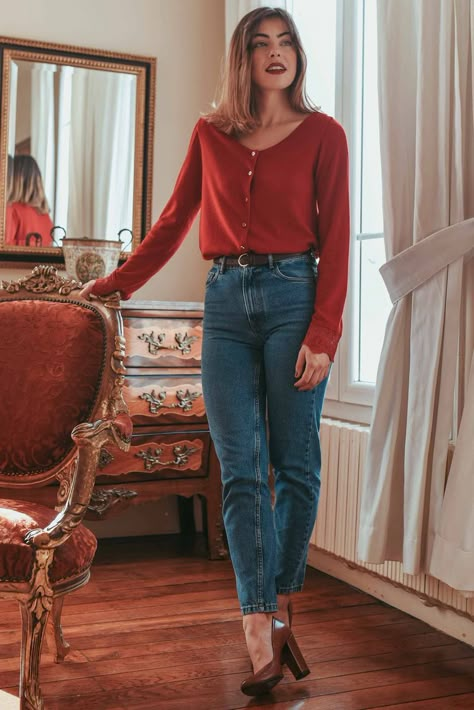 Red Shirt Outfits Women Casual, Feminine Outfit Casual, Feminine Jeans Outfit, Romantic Street Style, Feminine Style Outfits, Teen Style, Foto Poses, Rose Rouge, Mode Inspo