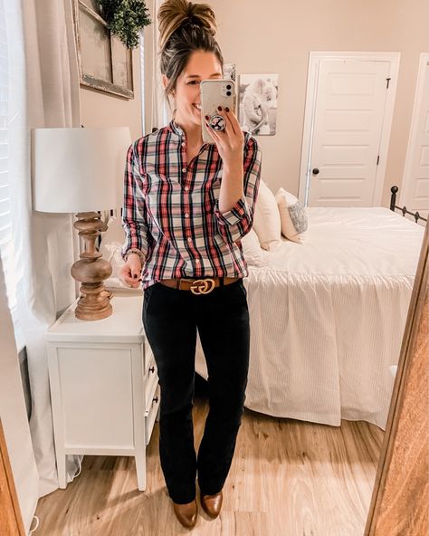 Dressy Plaid Shirt Outfit, Tartan Plaid Shirt Women Outfit, Plaid Shirt Work Outfit Business Casual, Plaid Work Outfit, Flannel Shirt Work Outfit, Plaid Shirt Office Outfit, Button Up Plaid Shirt Outfits, Plaid Shirt Work Outfit, Flannel Outfits For Women Work