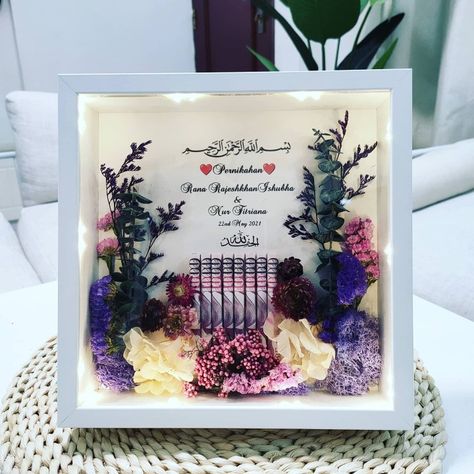 Solemnization wedding gift Wedding Mahr Designs, Mahr Ideas, Mahar Rustic, Wedding Hampers, Hantaran Kahwin, Wedding Frame Gift, Rustic Wedding Gifts, Quilling Projects, Wedding Frame