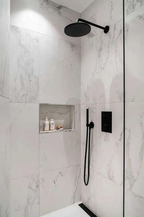 Bathroom Ideas With Black Fixtures, Bathroom With Black Fixtures, Black Fixtures Bathroom, White Marble Tile Bathroom, Norwegian Interior, Black And White Bathroom Ideas, Matte Black Fixtures, Black Clawfoot Tub, Dark Wood Kitchen