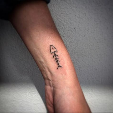 Fish Bone Tattoo, Amazing Tattoos For Women, Tattoos Man, Stick And Pokes, Crab Tattoo, Chūya Nakahara, Tattoo Family, Inspiring Tattoos, Tattoos Simple