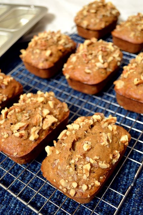 mini walnut banana bread loaves Mini Loaf Banana Bread Recipe, Mini Banana Bread Recipe, Banana Bread Loaves, Walnut Banana Bread, Mini Bread Loaves, Walnut Bread Recipe, Mini Loaf Cakes, Pastry Ideas, Banana Bread Loaf