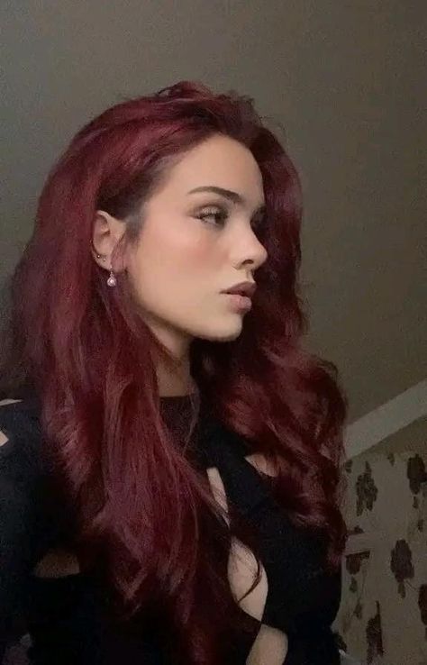 Tips Colored Hair, Cayenne Hair Color, Subtle Boho Outfits, Red Streaks Hair, Wine Hair Color Burgundy, Dark Red Hair Aesthetic, Hair Dye Inspo Aesthetic, Maroon Red Hair, Red Hair Inspo Color