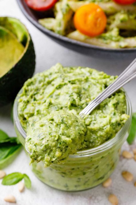 Homemade Avocado Pesto (Addictive, Healthy and Oh So Good) - Healthy Substitute Healthy Avocado Pasta, How To Freeze Avocado, Avocado Lunch Recipes, Avocado Snack Ideas, Deviled Eggs Avocado, Avocado Pasta Recipes, Breakfast Recipes Avocado, Avocado Egg Breakfast, Avocado Oil Recipes