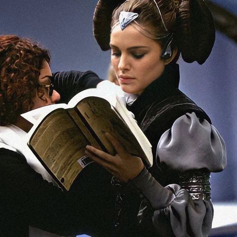 Natalie Portman Padme, Natalie Portman Star Wars, Star Wars Padme, Anakin And Padme, Padme Amidala, Attack Of The Clones, Hayden Christensen, Nerd Girl, Space Opera