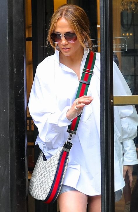 Gucci's Attaché Bag Is Fall 2022's It Accessory, According To Celebs Gucci Attache Bag Outfit, Outfits With Big Bags, Gucci Attache Bag, Gucci Ophidia Bag Outfit, Gucci Crossbody Bag Outfit, Gucci Bag Aesthetic, Gucci Bag Outfit, Gucci Ophidia Bag, Jeans And T Shirt Outfit