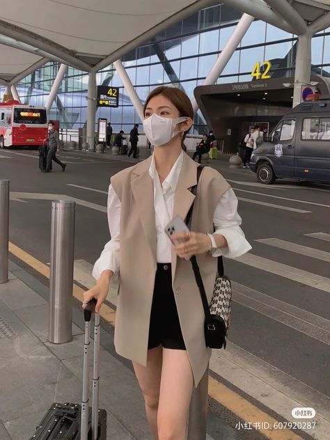 Winter Taiwan Outfit, Korean Fashion Spring 2024, Asia Winter Outfit, Autumn Ootd Korean, Korea April Outfit, Taipei Outfit Ideas, Blazer Korean Style Women, Japan Ootd Autumn, Taiwan Outfit Summer