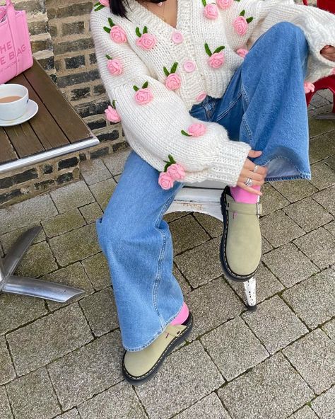 Florals (and Dr Martens) for Spring 🌸🐸🌼🦋🐥💕 Outfit details: Cardigan @leilayca Jeans @asos Shoes @officeshoes (pr) Bag @mybagonline… | Instagram Flower Cardigan Outfit, Spring Cardigan, Dr Martens Style, Flower Cardigan, Spring Cardigans, Asos Shoes, Winter Outfit Inspiration, Cardigan Outfits, Winter Outfit