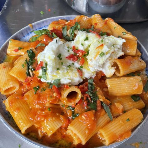 Buffalo Mozzarella Pasta, Buffalo Mozzarella Recipe, Buffalo Pasta, Mob Kitchen, Chilli Pasta, Veggie Fritters, Tomato Pasta Recipe, Recipes Rice, Mozzarella Pasta