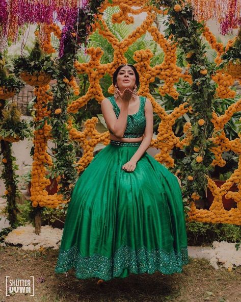 The Prettiest Deep Green Mehendi Lehengas We Spotted On Real Brides! Mehendi Ceremony Outfits Brides, Mehndi Ceremony Outfit For Bride, Mehandi Dresses For Brides, Mehndi Ceremony Outfit, Mehendi Ceremony Outfits, Mehendi Outfits For Bride, Mehndi Dress For Bride, Mehandi Dress, Mehendi Dress