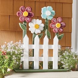 Fence Flowers, Spring Wood Crafts, Wood Yard Art, Wood Block Crafts, Flower Truck, Country Door, Fence Decor, Rustic Holiday, Wood Flowers