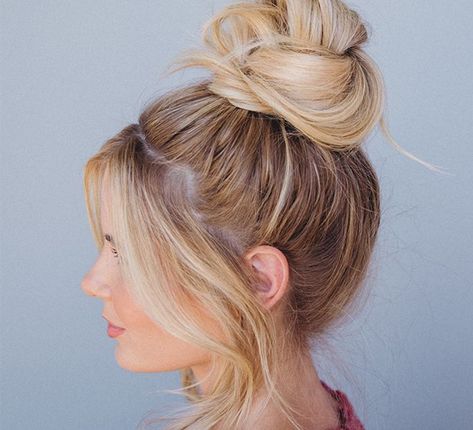 Lauren Conrad Hair, Top Knot Tutorial, Knot Tutorial, Top Knot Bun, Amber Fillerup Clark, Long Hair Tips, Amber Fillerup, Top Knot Hairstyles, Barefoot Blonde