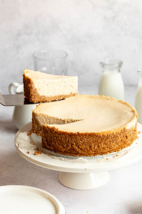 Cheesecake No Water Bath, Cheesecake Classic, Baked Vanilla Cheesecake, Almond Tile, Cheesecake Photography, Slice Of Cheesecake, No Bake Vanilla Cheesecake, Cheese Desserts, Triple Chocolate Cheesecake