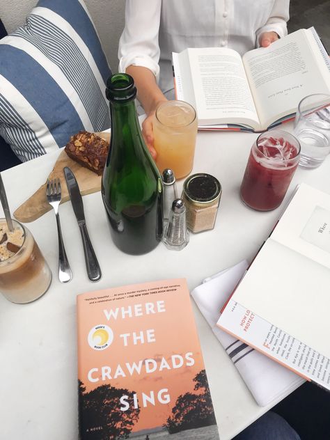 Reese’s Book Club, Book Club Brunch, Book Club Aesthetic, Reese Witherspoon Book Club, Crawdads Sing, Where The Crawdads Sing, Book Club Parties, Best Book Covers, Club Penguin