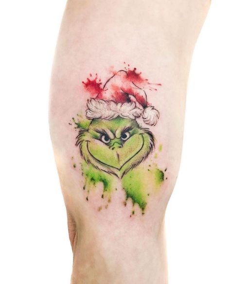 Small Grinch Tattoo, Grinch Tattoo Ideas Small, Grinch Watercolor, Christmas Tattoo Flash, Grinch Tattoo, Christmas Tattoo Ideas, Elf Tattoo, Max Tattoo, O Grinch